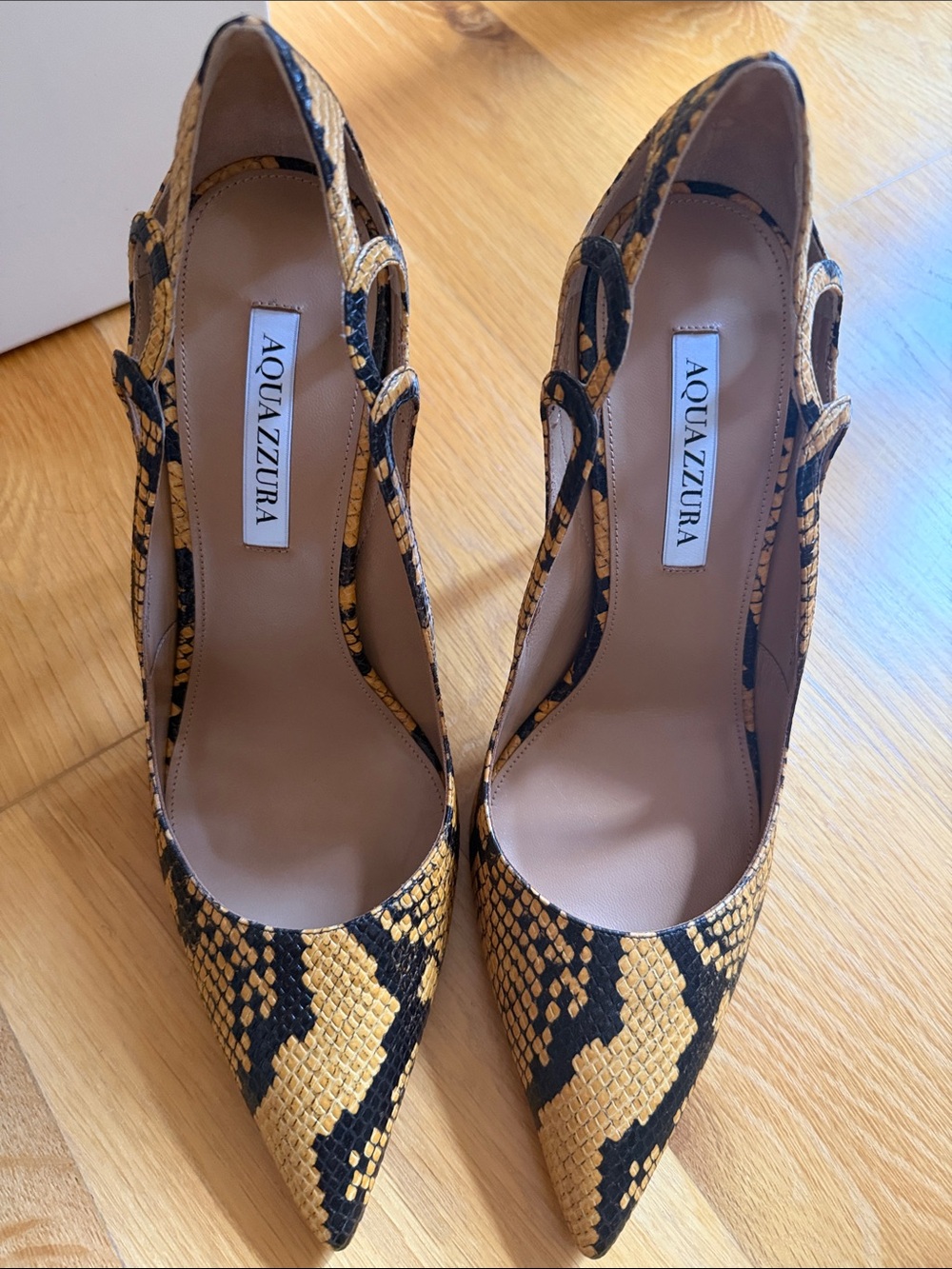 Aquazzura Black and Yellow Snake-Print Pointed Toe Pumps Size 40 - Picture 6 of 7
